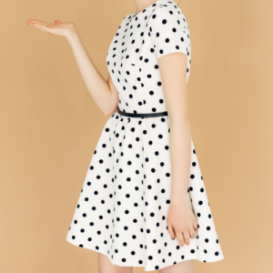 Vestido blanco con lunares